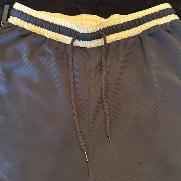 Nike Dri Fit Basketball Shorts. Large. Navy and White. - Picture 4 of 7